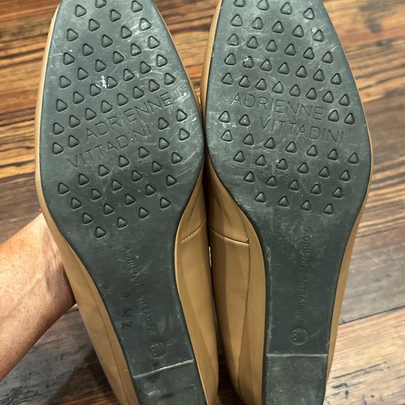 Adrienne Vittadini AV Palmer Wedge Low Heel Pump Faux Camel Leather Sz 8 - Picture 8 of 8